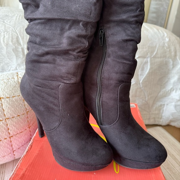 A’Gaci Black Under the Knee High Heel Boots Size 7 - Picture 4 of 5